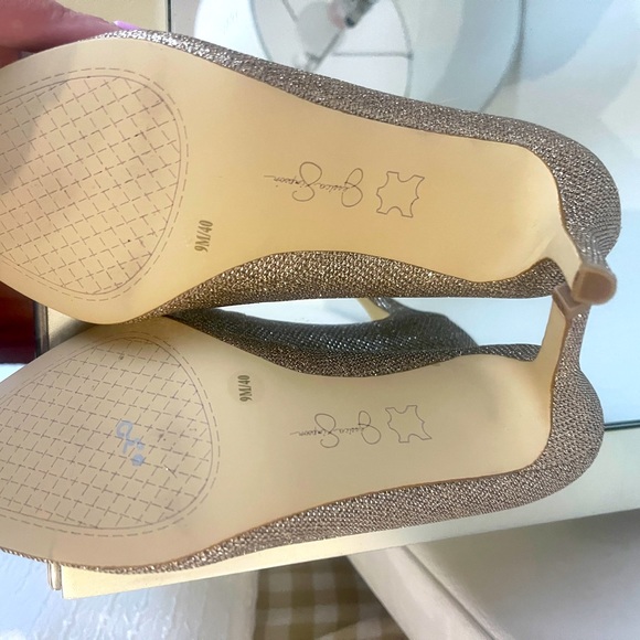 Shoes - Picture 5 of 5